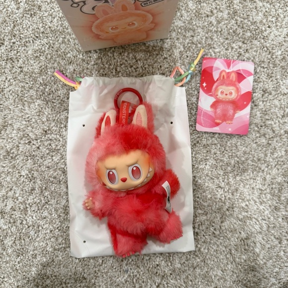 Pop Mart Labubu Red Love Big Into Energy - Picture 1 of 3
